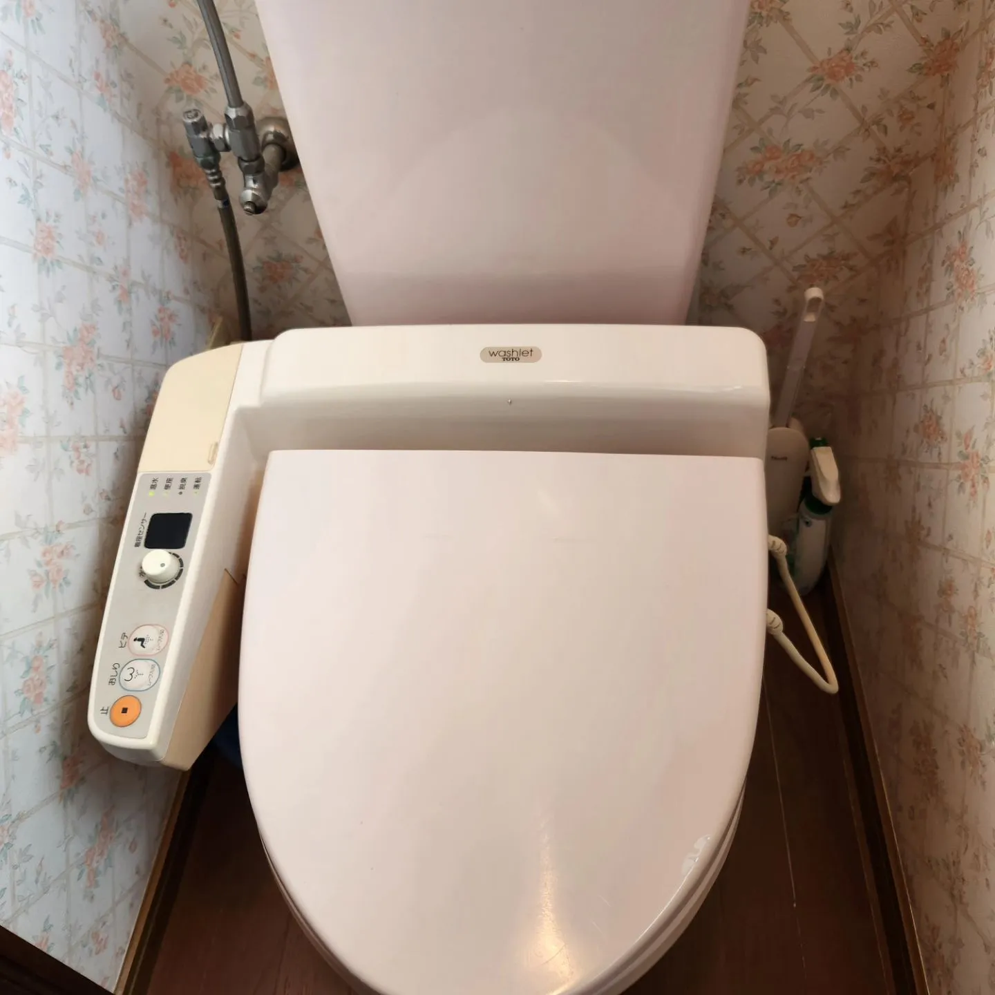 東京都江戸川区で、今回のお仕事はウォシュレットの交換でした🚽...