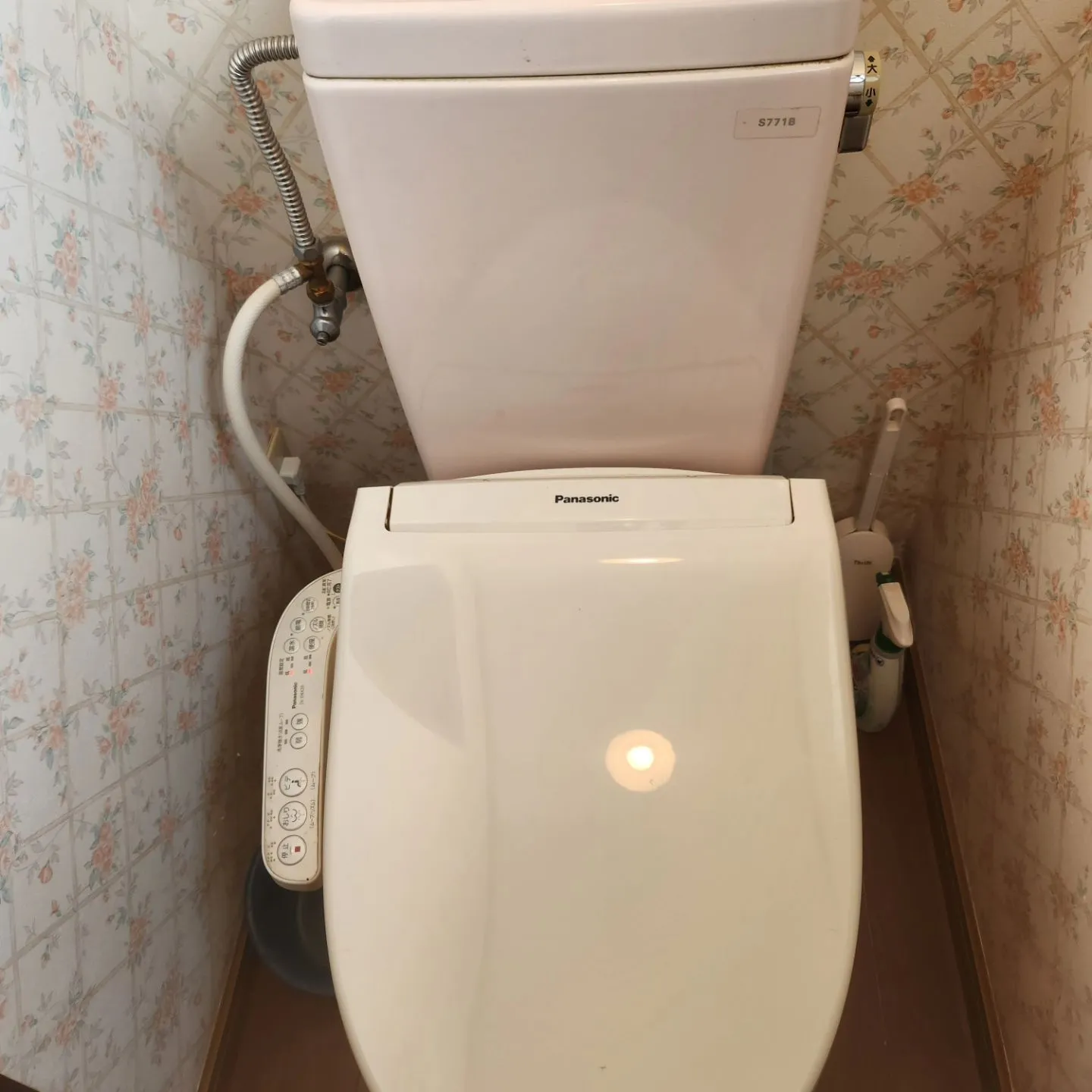 東京都江戸川区で、今回のお仕事はウォシュレットの交換でした🚽...